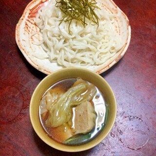 焼売とキャベツの盛りうどん。